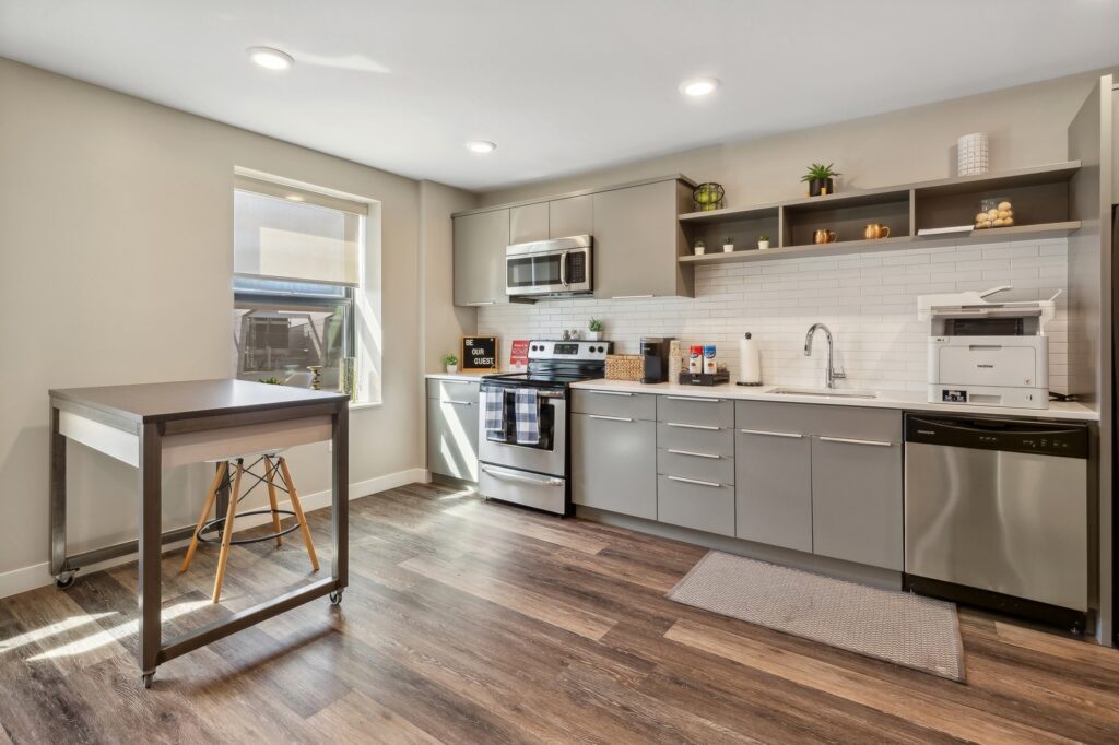 HERO-kitchen-2-the-rowe-apartments-grand-rapids-mi