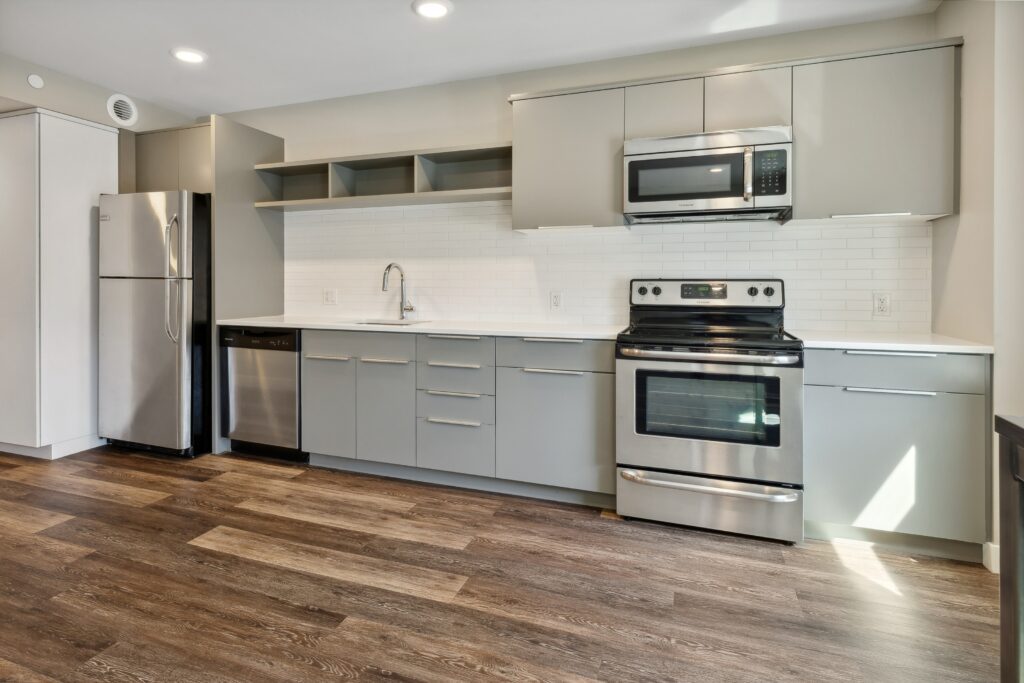 the-rowe-apartment-homes-for-rent-grand-rapids-mi-49503-unit-kitchen (2)