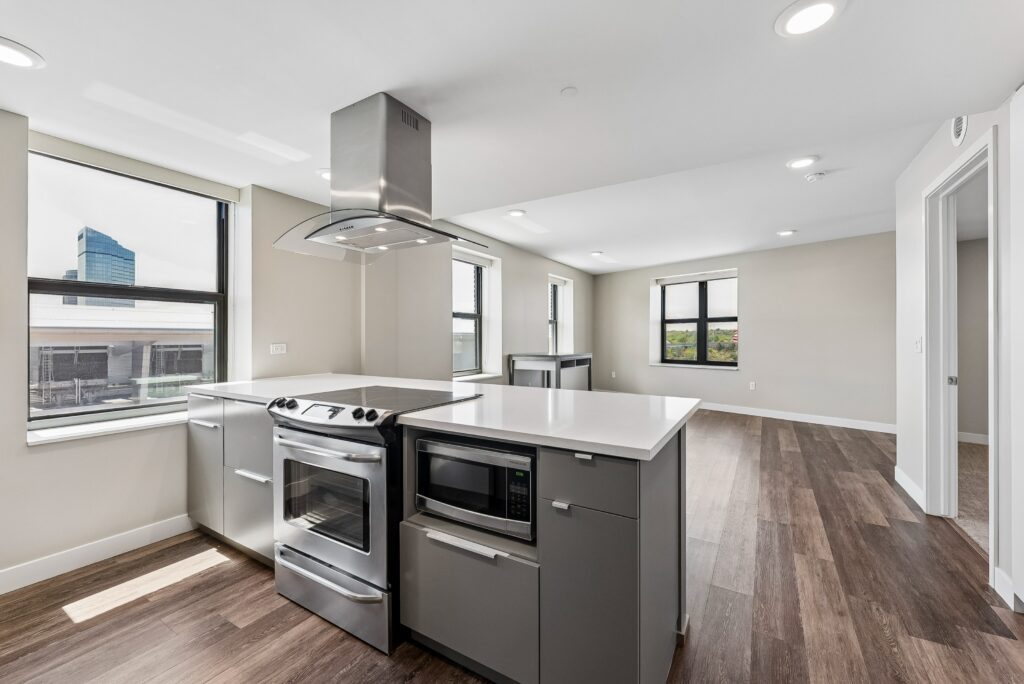 the-rowe-apartment-homes-for-rent-grand-rapids-mi-49503-unit711-2bed-kitchen